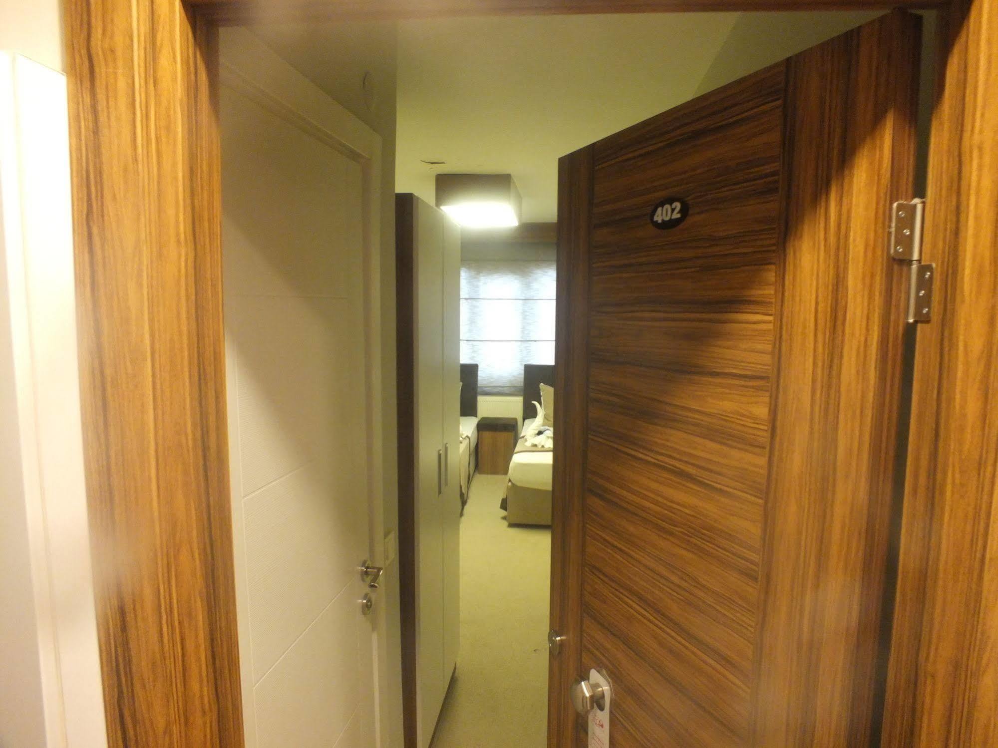 Emirtimes Hotel Kadikoey Isztambul Kültér fotó